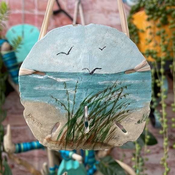 Hand painted sand dollar - Picture 7 of 13